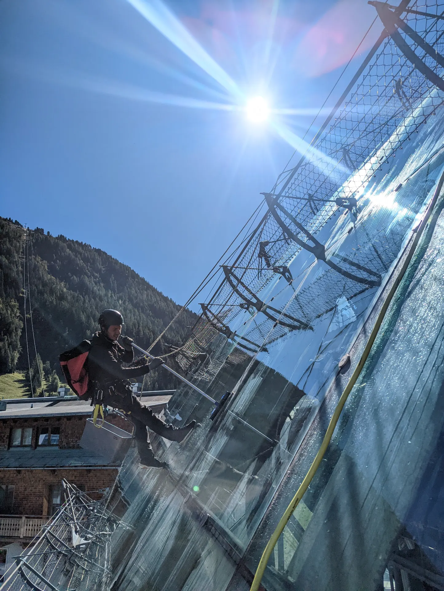 Industriekletterer beim Seilzugang in Tirol